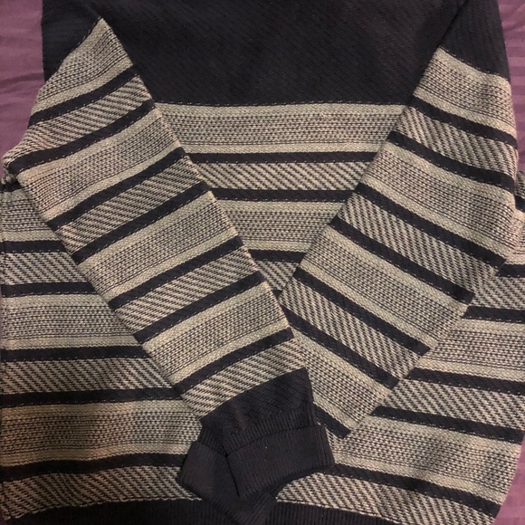 Sweater - Picture 4 of 6